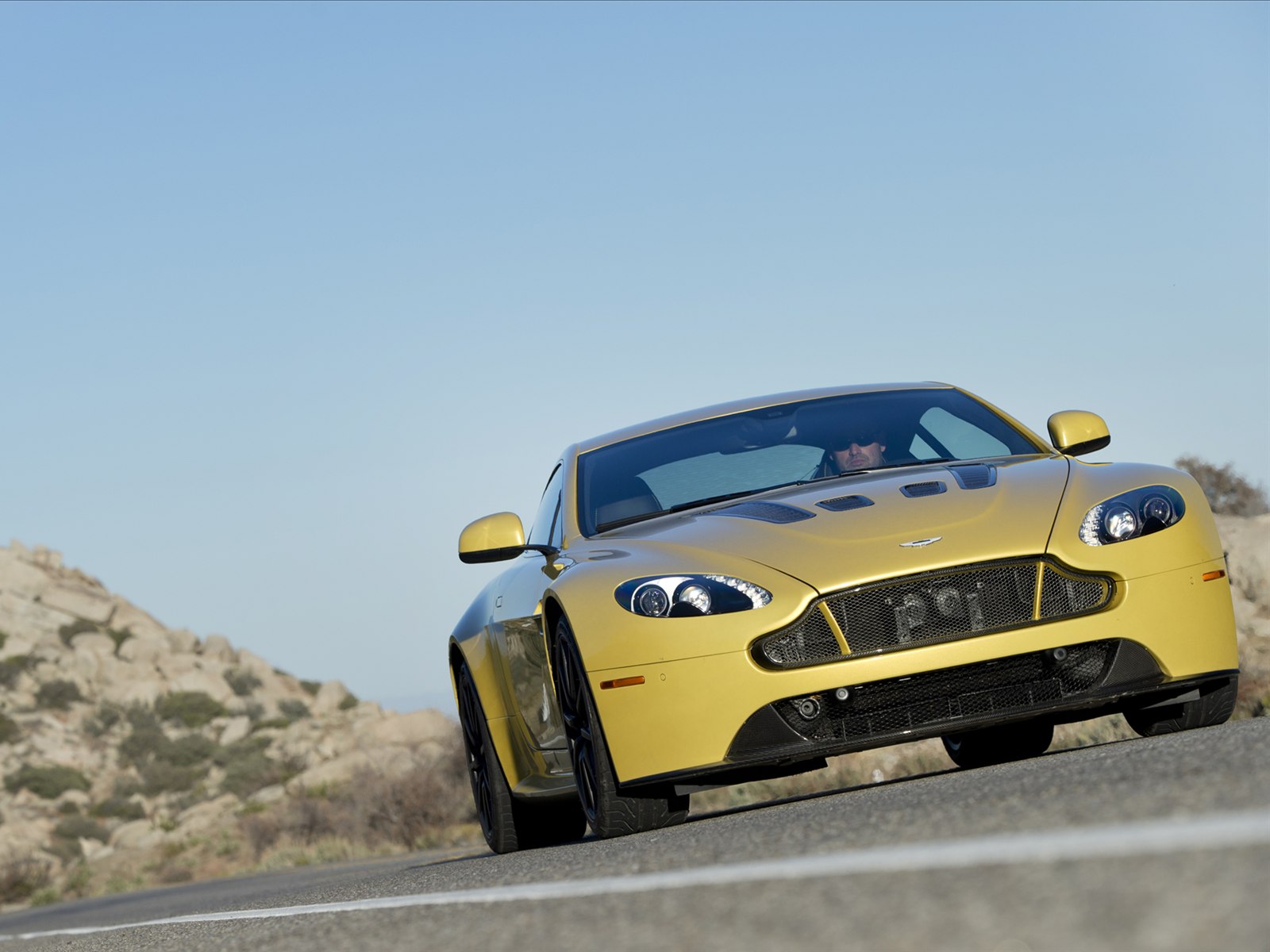 Aston Martin V12 Vantage S 2014